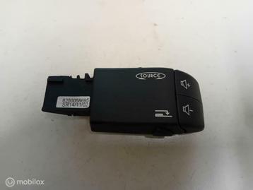 Radiobediening Renault Clio 8200058695 beschikbaar voor biedingen