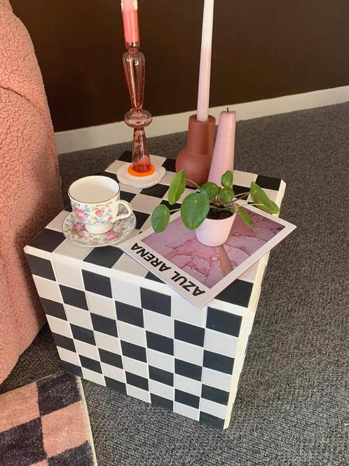 Tegel kubus bijzettafel zwart wit, Huis en Inrichting, Tafels | Sidetables, Nieuw, 25 tot 50 cm, Minder dan 50 cm, Vierkant, Overige materialen