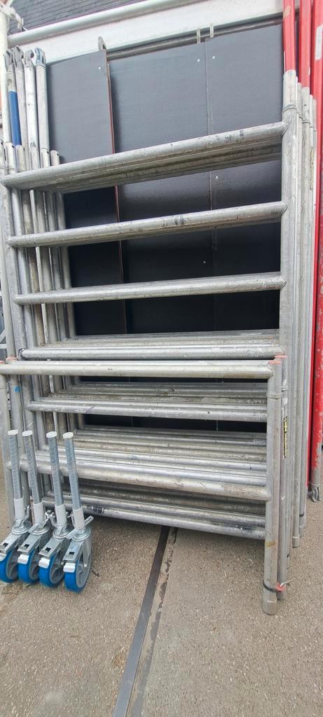 Te koop altrex 5200 rolsteiger werkhoogte 8.20 mtr, Doe-het-zelf en Verbouw, Steigers, Gebruikt, Rolsteiger of Kamersteiger, 5 meter of hoger