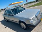 Mercedes w124 300e 1985 Grijs airco, Auto's, Te koop, Zilver of Grijs, Geïmporteerd, Benzine