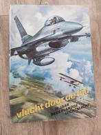 Vlucht door de tijd - 75 jaar Nederlandse Luchtmacht., Verzamelen, Onb, Ophalen of Verzenden, Onb, Boek of Tijdschrift