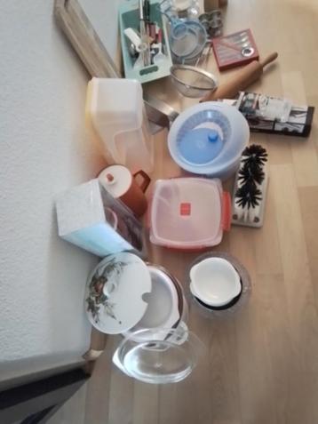 Diverse huishoudelijke spullen bieden  beschikbaar voor biedingen