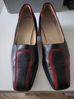 Zwart/Rode damesschoenen met klein hakje maat 39 zgan, Ophalen of Verzenden, Zo goed als nieuw, Zwart