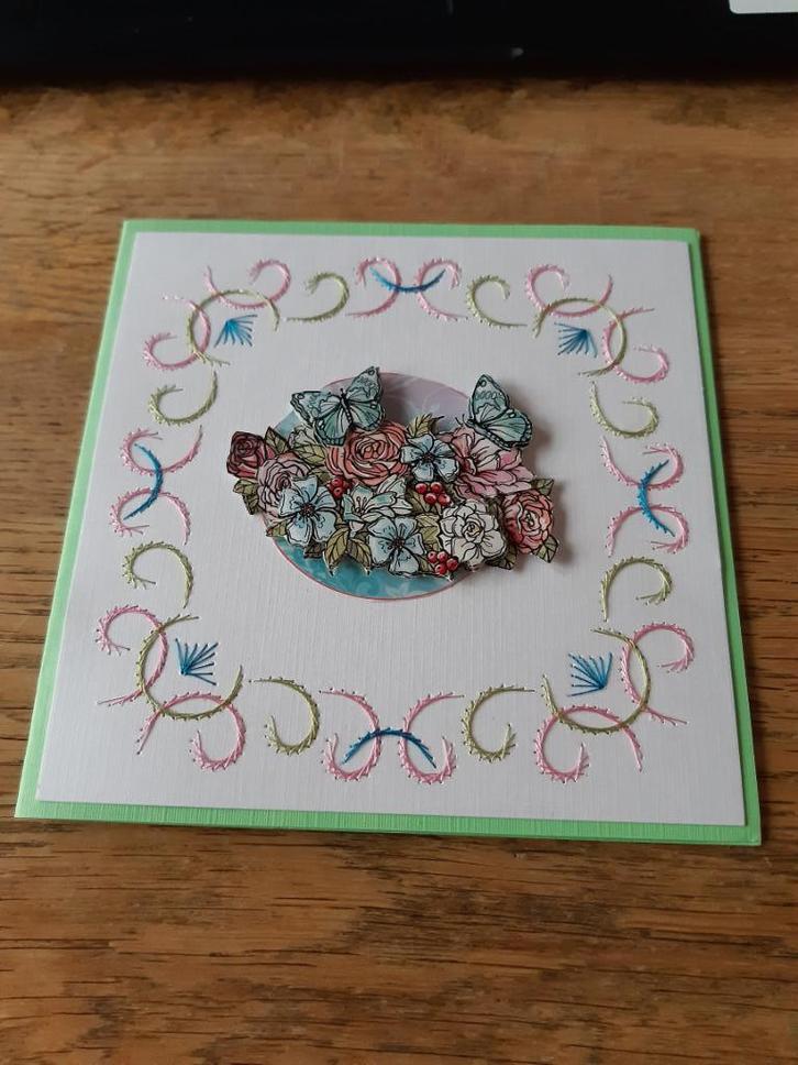 Borduur-Bloemen en vlinders(266), Hobby en Vrije tijd, Kaarten | Zelfgemaakt, Nieuw, Overige thema's, Ophalen of Verzenden