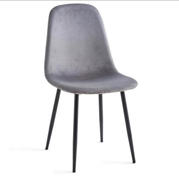 Eetkamerstoelen beschikbaar voor biedingen
