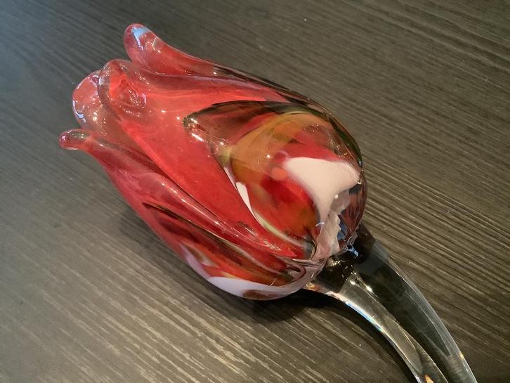 Super mooie glazen tulp multi rood glas 50 cm, Huis en Inrichting, Woonaccessoires | Overige, Zo goed als nieuw, Ophalen of Verzenden
