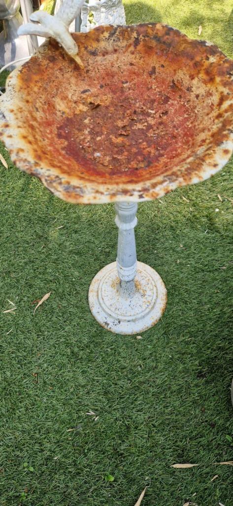 Sierlijk gietijzeren vogelbad op standaard (brocante), Tuin en Terras, Vogelhuisjes en Vogelbaden, Gebruikt, Ophalen of Verzenden
