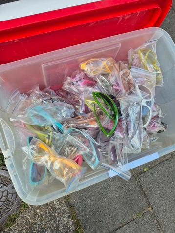 Partij Zonnebrillen - Diverse Kleuren beschikbaar voor biedingen