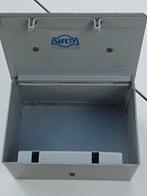 Antieke grijze kleine Safety kluis met org. Sleutel €19, Ophalen of Verzenden, Zo goed als nieuw, Metaal of Blik, Overige thema's