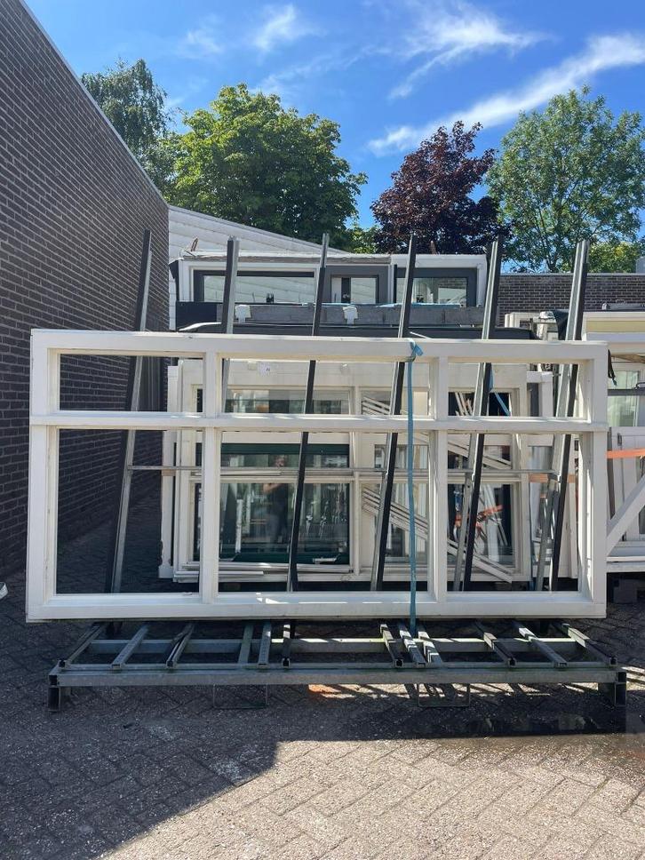 Gevelkozijn, Doe-het-zelf en Verbouw, Kozijnen en Schuifpuien, Zo goed als nieuw, Raamkozijn, Hout, 75 tot 150 cm, 225 cm of meer