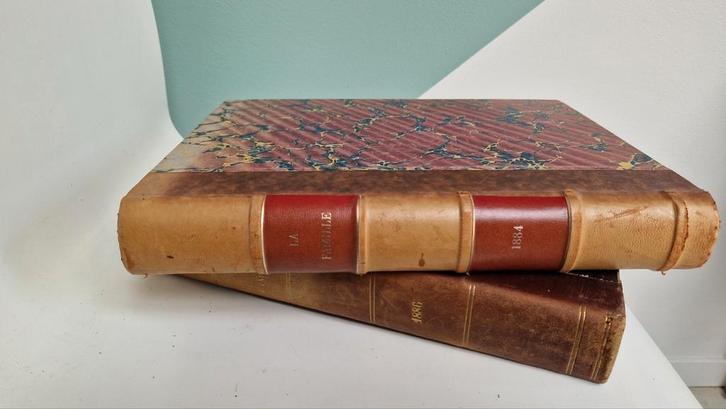 Ingebonden jaargangen van La Famille 1884 en 1886, Antiek en Kunst, Antiek | Boeken en Bijbels, Ophalen of Verzenden