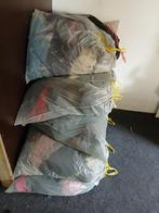 15 zakken kleding uitgezocht, Ophalen, Gedragen