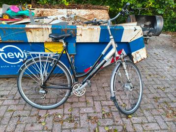 Dames fiets beschikbaar voor biedingen