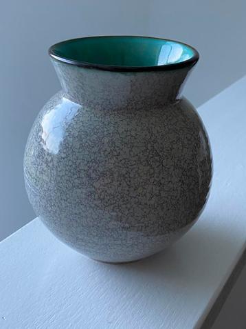 Ribbel vaas Koninklijke Plateelbakkerij Zuid-Holland Gouda beschikbaar voor biedingen