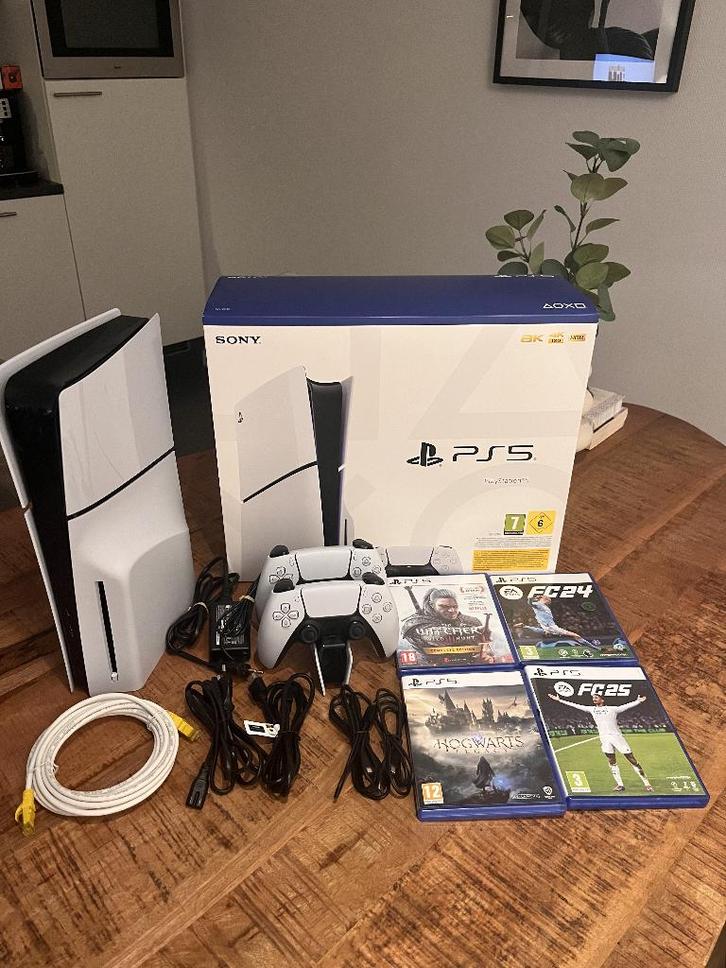 Playstation 5 Slim 1TB Disc Edition Oplaadstation met Games, Spelcomputers en Games, Spelcomputers | Sony PlayStation 5, Zo goed als nieuw