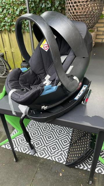 Autostoel Cybex Aton mama’s & papa’s zwart met basisstation 