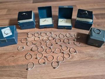 Diverse sieraden  ringen ketting   beschikbaar voor biedingen