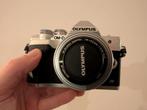 Olympus E-M10 IV zilver + 14-42mm EZ + extras + garantie, Audio, Tv en Foto, Fotocamera's Digitaal, Ophalen of Verzenden, Zo goed als nieuw