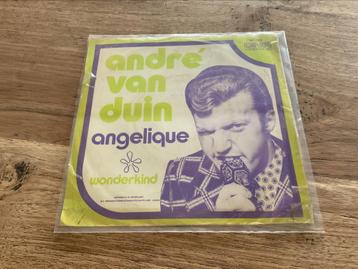 Andre van Duin, Angelique beschikbaar voor biedingen