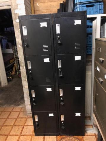 2 delige lockerkast met ieder 4 deurtjes met sleutel beschikbaar voor biedingen