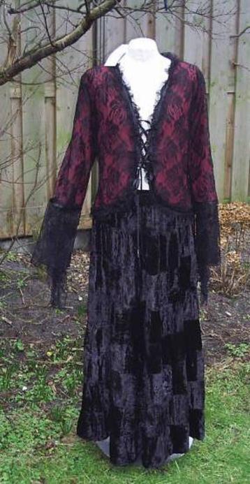 bordeaux-rood met zwarte kant: GOTHIC - Top - blouse, ,mt .S beschikbaar voor biedingen