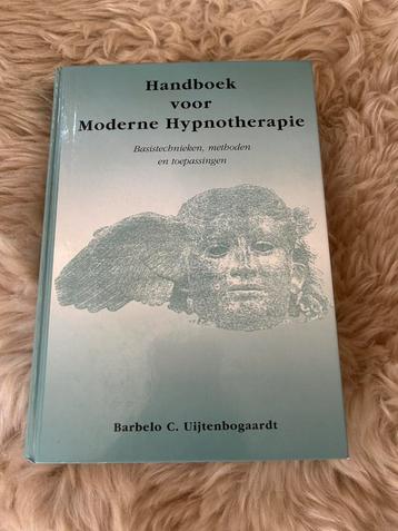 B. Uijtenbogaardt - Handboek voor moderne hypnotherapie beschikbaar voor biedingen