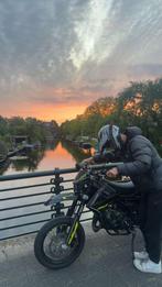 Rieju mrt 50 black fluor, Fietsen en Brommers, 6 versnellingen, Zo goed als nieuw, 50 cc, Ophalen