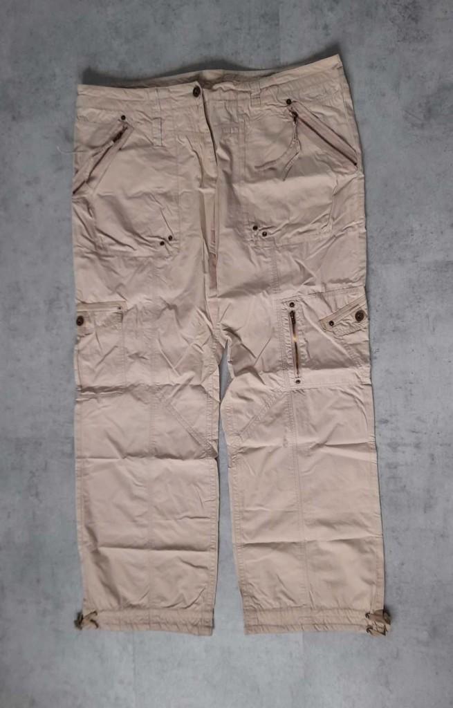 Nette CARGO BROEK maat 48. Kleur beige, Kleding | Dames, Grote Maten, Zo goed als nieuw, Broek of Spijkerbroek, Beige, Ophalen of Verzenden