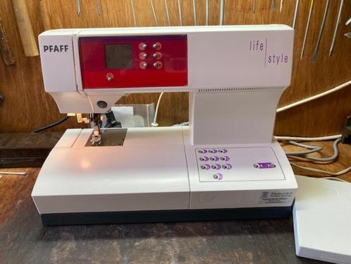 Pfaff LifeStyle computer met boventransport (idt), Hobby en Vrije tijd, Naaimachines en Toebehoren, Zo goed als nieuw, Naaimachine