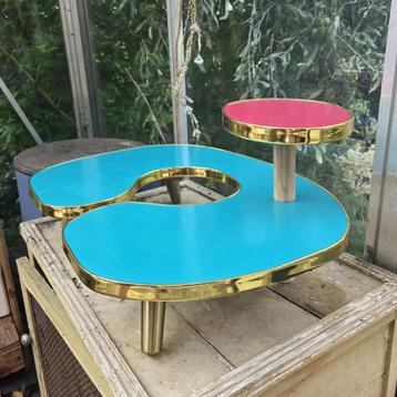 Retro geïnspireerde Plantentafel beschikbaar voor biedingen