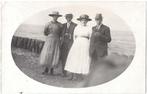 Foto - Echtpaar Echtparen Jurk Pak Hoed Pak Strand Zee, Gebruikt, Foto, Ophalen of Verzenden, Voor 1940
