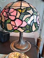 Tiffany lamp met bronzen voet, Huis en Inrichting, Ophalen of Verzenden, Zo goed als nieuw, Glas, Minder dan 50 cm
