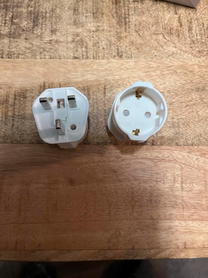 Reisstekker - EU naar UK, Doe-het-zelf en Verbouw, Elektra en Kabels, Nieuw, Stekker, Ophalen of Verzenden