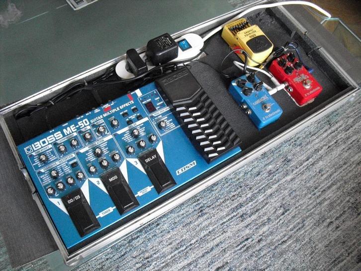 Gitaar-effecten in Flightcase, Muziek en Instrumenten, Effecten, Zo goed als nieuw, Chorus, Delay of Echo, Reverb, Equalizer, Multi-effect