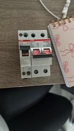 Hoofschakelaar & schakelaar, Hobby en Vrije tijd, Elektronica-componenten, Ophalen of Verzenden, Zo goed als nieuw