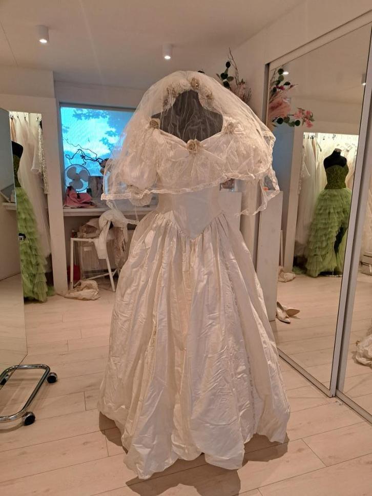 Trouwjurk puur zijde, Kleding | Dames, Trouwkleding en Trouwaccessoires, Nieuw, Trouwjurk, Overige kleuren, Ophalen of Verzenden