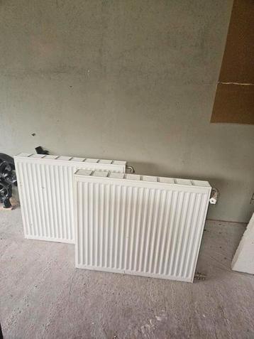 Radiator 2 stuks 80 hoogte, 70 breedte en 10 diep beschikbaar voor biedingen