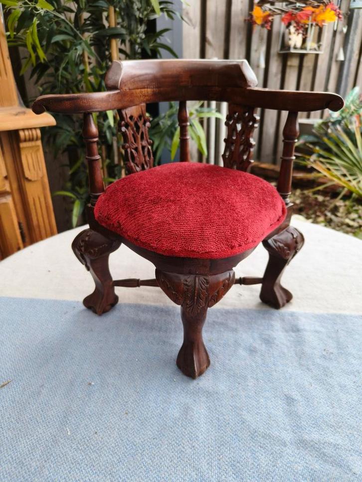 Vintage Carved Mahogany Corner Doll Chair, Huis en Inrichting, Stoelen, Gebruikt, Eén, Hout, Bruin, Ophalen of Verzenden