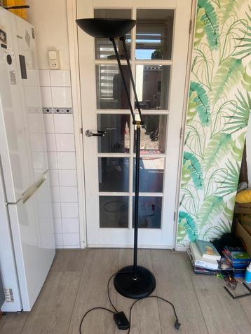 Vloerlamp met halogeen. Dimbaar en verstelbaar.  beschikbaar voor biedingen