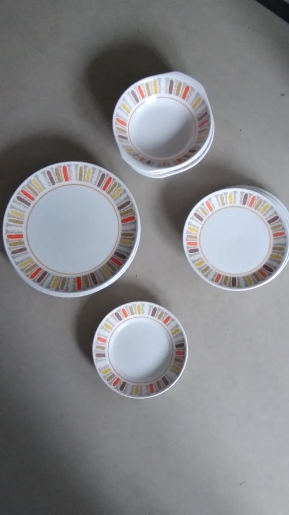 Servies Mardi Gras Noritake, Huis en Inrichting, Keuken | Servies, Gebruikt, Bord(en), Overige stijlen, Porselein, Ophalen of Verzenden