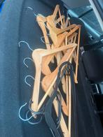 Houten en fluwelen kledinghangers, Ophalen of Verzenden, Gebruikt, Hout, Kinderen en Volwassenen