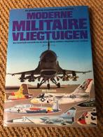 Moderne Militaire vliegtuigen boek met 255 blz . prijs 15 eu, Boek of Tijdschrift, Ophalen of Verzenden, Zo goed als nieuw