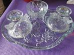 Kaptafel set van rijkelijk bewerkt glas, Antiek en Kunst, Antiek | Glas en Kristal, Ophalen