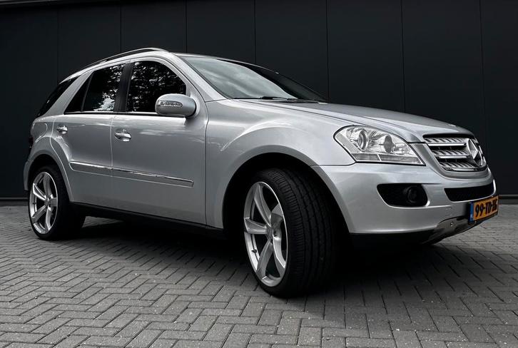 Mercedes-Benz ML 500 – Unieke staat – Slechts 103.000 km!, Auto's, Mercedes-Benz, Particulier, M-Klasse, Benzine, SUV of Terreinwagen