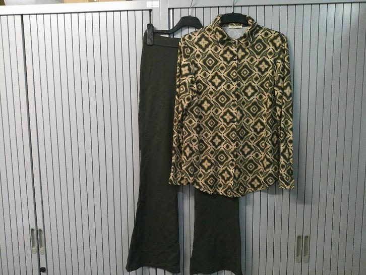 Leuk groen kleurig Setje, Kleding | Dames, Dames-kledingpakketten, Zo goed als nieuw, Maat 38/40 (M), Ophalen of Verzenden