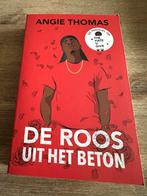 Angie Thomas - De roos uit het beton, Ophalen of Verzenden, Zo goed als nieuw, Angie Thomas
