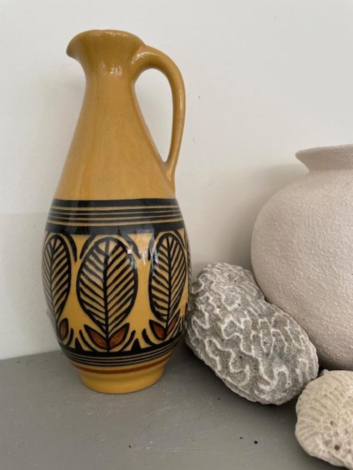 Vintage aardewerk karaf geel met zwart varen motief Bretagne, Antiek en Kunst, Antiek | Keramiek en Aardewerk, Ophalen