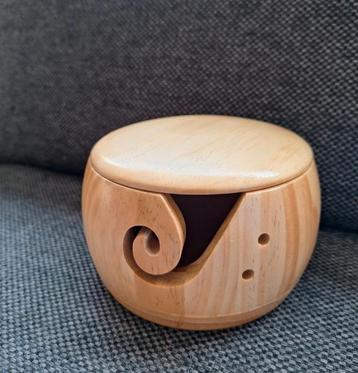 Nieuwe houten garenkom  beschikbaar voor biedingen