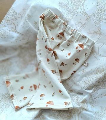 Baby broekje maat 50 beschikbaar voor biedingen