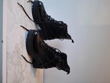 Schoenen beschikbaar voor biedingen